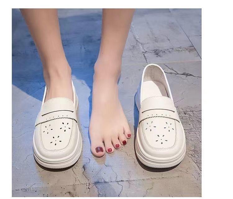Leather Hollow Nurse Shoes with Soft Soles for Women Comfortable Breathable Non Slip Flat Shoes Medical Work Small White