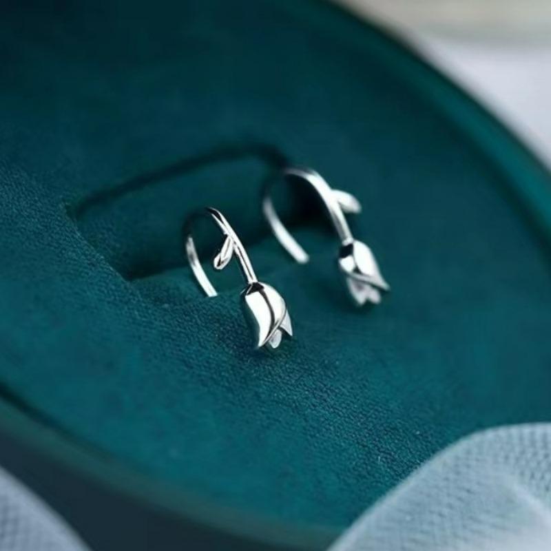 New Fashion Charm Silver Color Tulip Flower Stud Earrings for Women Girls Simple Personality Sweet Romantic Summer Jewelry Gifts
