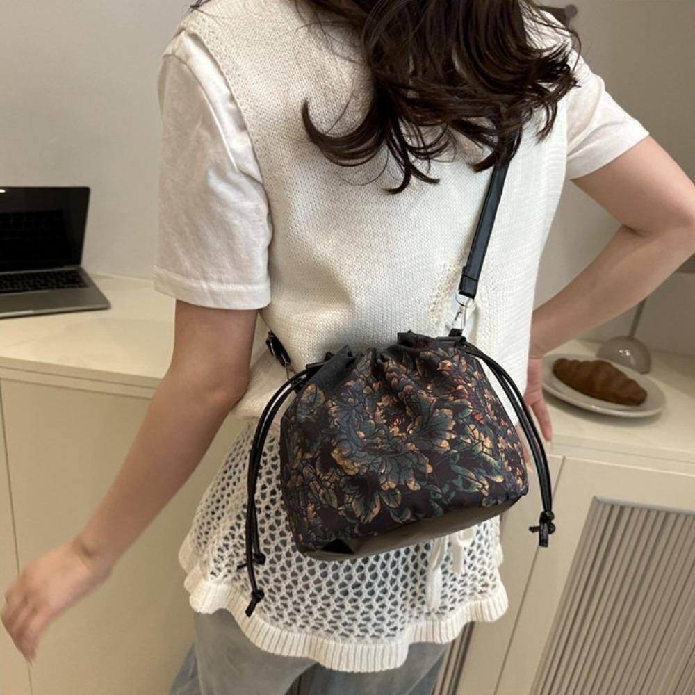 Sanitary Napkin Bag Flower Handbags Cloth Hanfu Drawstrings Bag Ethnic Style Crossbody Bag  Outdoor