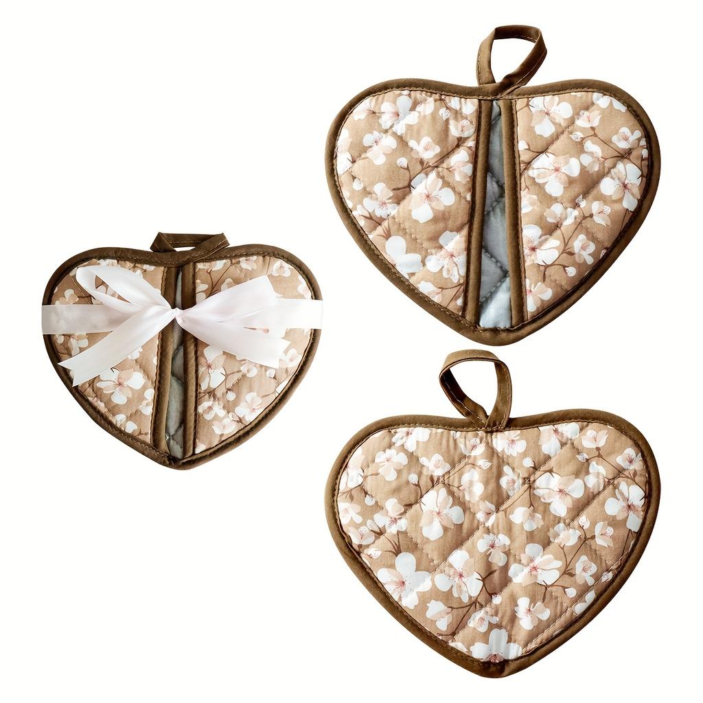 1 Pcs Heart Shaped Heat Resistant Pads Packaged with a Ribbon.These Thick Fabric Mats Feature a Vintage Floral Print