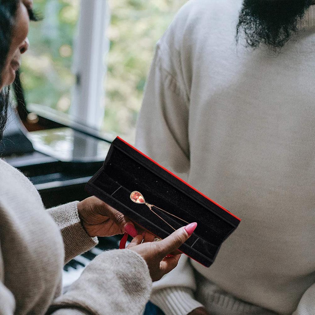 1 Pcs Rectangle Necklace Box Classic Velvet Pendant Gift Box Long Chain Jewelry Display Boxes for Engagement Wedding