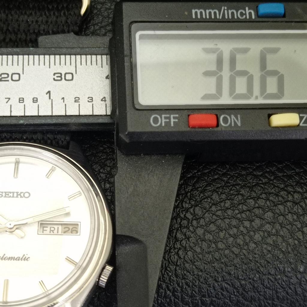 VINTAGE SEIKO AUTOMATIC 7009A JAPAN MENS SILVER COLOR DIAL WATCH A701449-5 R206b-a701449