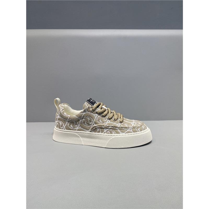 Autumn new low-top soft-soled casual board shoes outdoor wear-resistant sports shoes natal year red flat heel