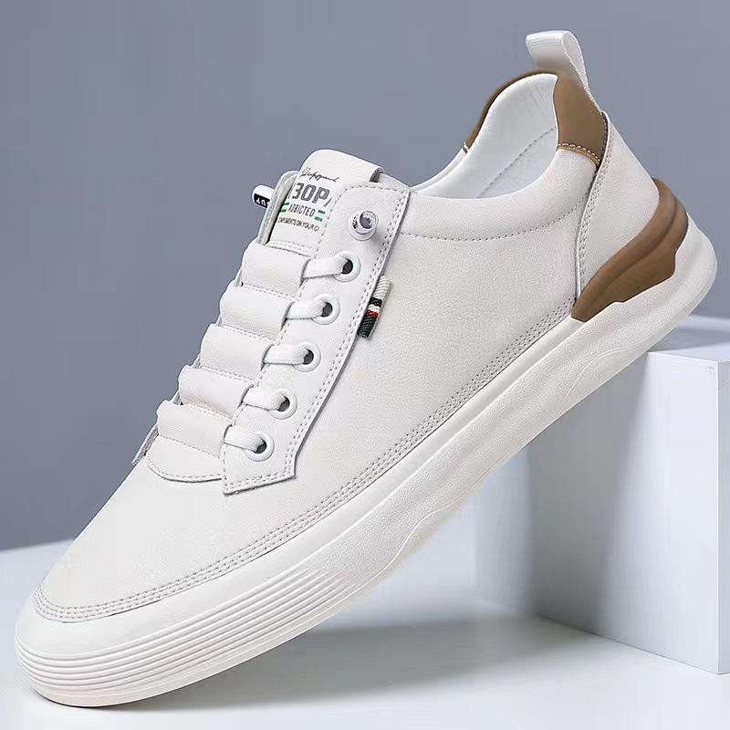 Męskie wsuwane białe skórzane sneakersy casualowe z miękkimi podeszwami na wiosnę-lato 2024