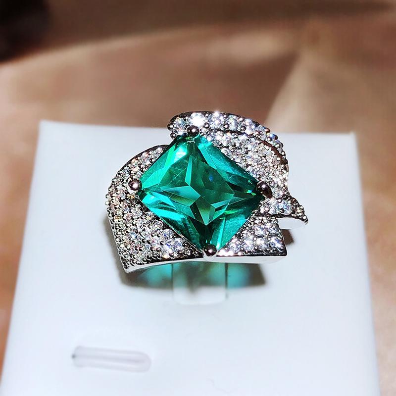 

Новое кольцо-трансформер Имитация Параиба Женское Ретро Озерно-зеленое Высокоуглеродистый Бриллиант Цвет Драгоценность Открывающееся Кольцо Подарок для Вечеринки resizable