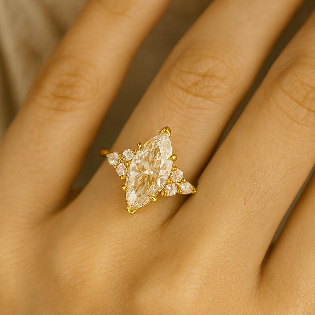 Bague de Fiançailles Taille Marquise, Bijou en Argent Plaqué Or Jaune, Bague d'Anniversaire & Nuptiale pour Femme