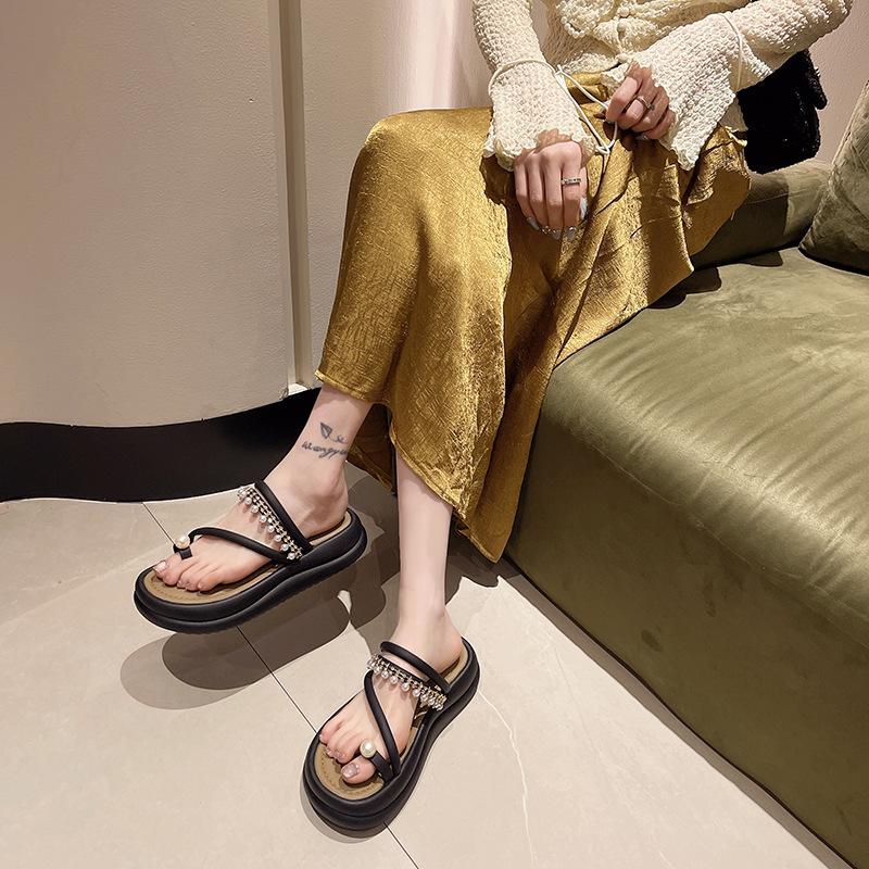 Super fire 2025 sandals seaside beach new Roman sandals non-slip Internet celebrity cover toe platform slippers women's summer wear