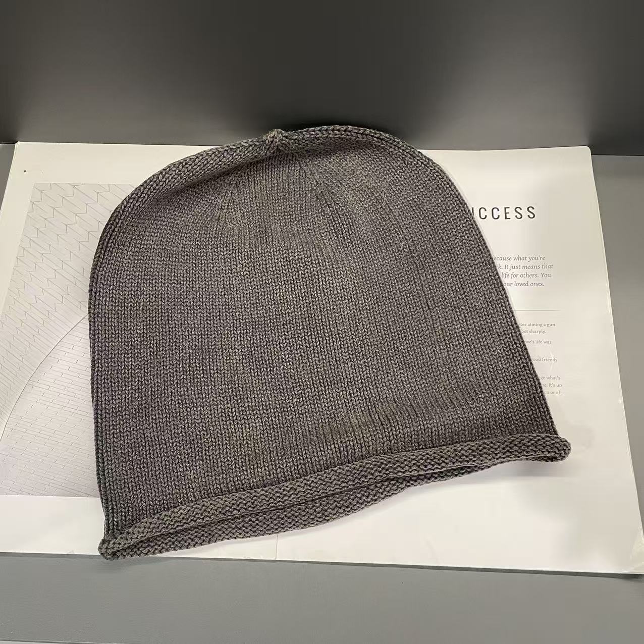 

Большая голова и куча шапок для женщин осенью и зимой, теплая и защищающая от холода шапка баотоу, открывающая лицо, с маленьким загнутым краем, корейская холодная шапка M（56-58cm）