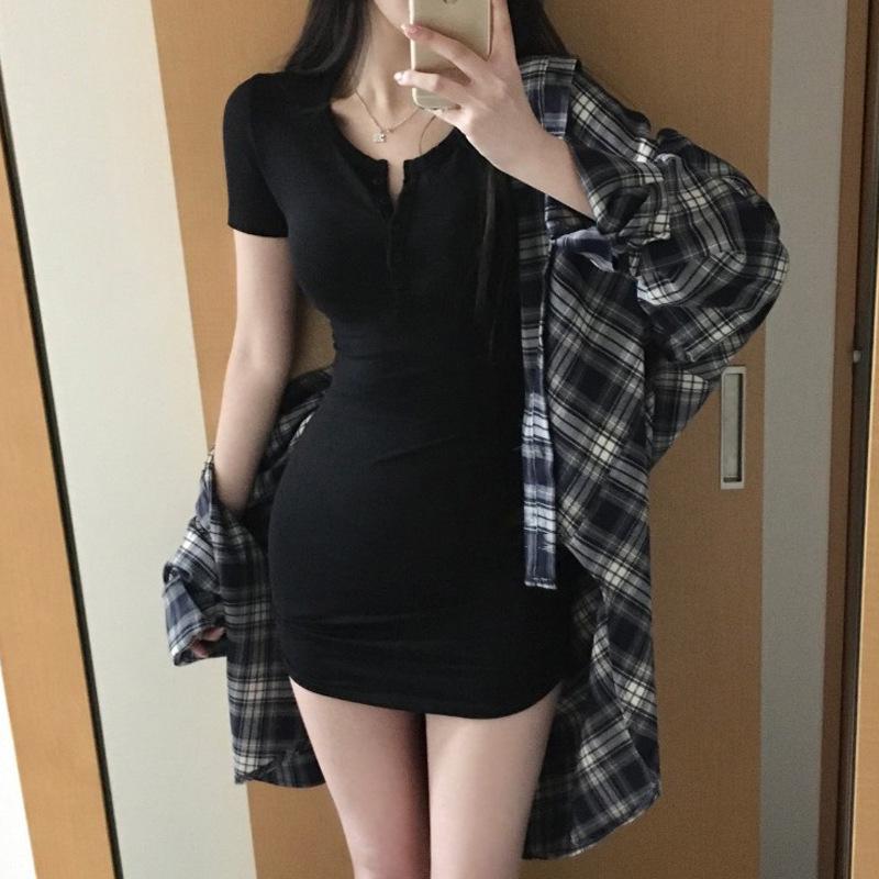 Robe Dongdaemun à Rétention Automatique: Col sexy semi-ouvert, dévoilant la poitrine, design moulant à effet gainant sur les hanches. J'adore vraiment !