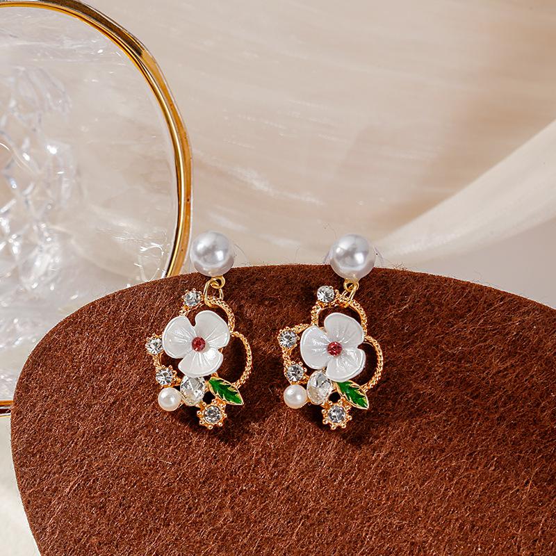Exquisite, Small, Sweet And Cute Imitation Pearl Flower Stud Earrings Mori Small Fresh Super Fairy Rhinestone Ear Jewelry