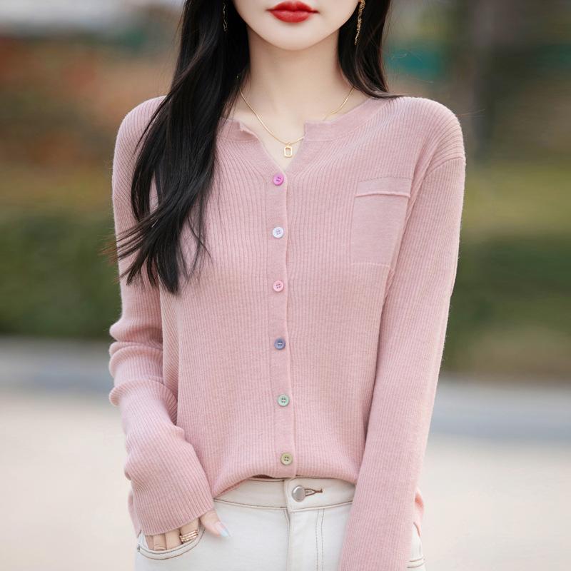 

Весенний новый вязаный кардиган с V-образным вырезом, однотонный полосатый свободный и универсальный топ с петлями на пуговицах L розовый