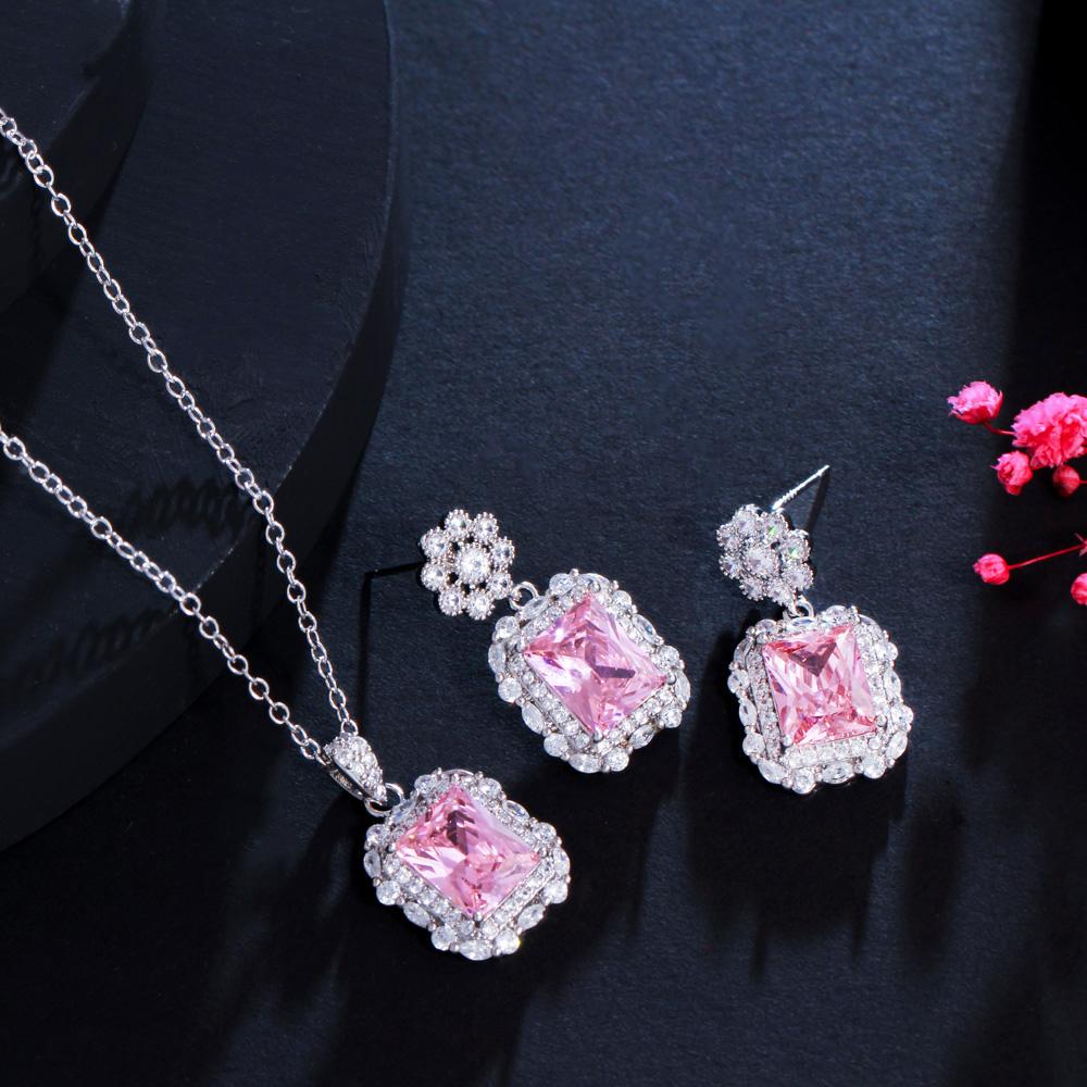 Ensemble de Bijoux Mode Jaune Brillant Carré Zircone Cubique Fleur Boucles d'Oreilles Pendantes Collier à Maillons pour Femmes Style Quotidien Bord de Mer