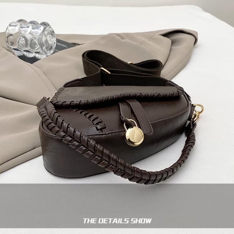 Retro-style Personalized One-shoulder Crossbody Armpit Bag