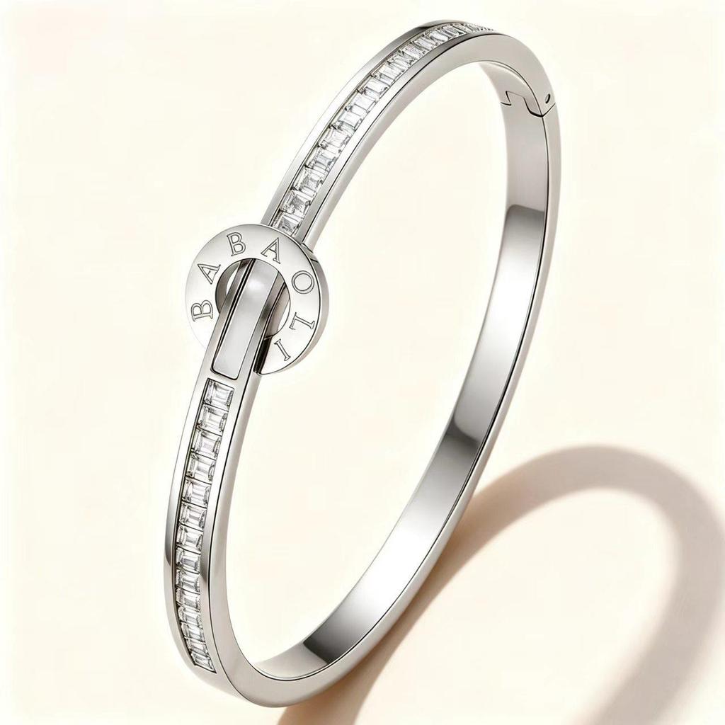 Four-Leaf Clover Titanium Steel Bracelet - Colorfast & Versatile Jewelry