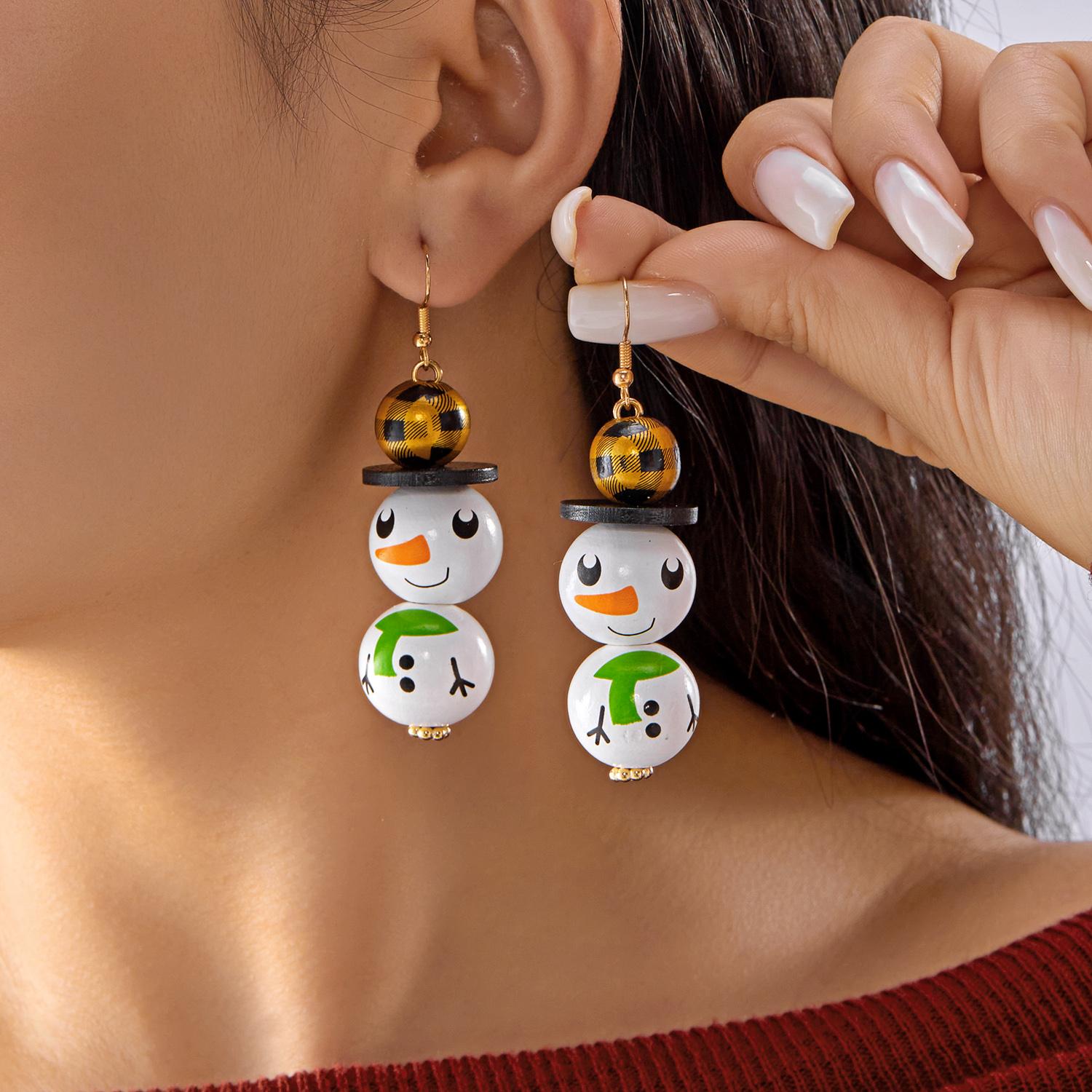 

Cartoon Wooden Snowman Dangle Earrings For Women Wear A Hat Cute Santa Claus Wood Beads Earring Christmas Party New Year Gifts