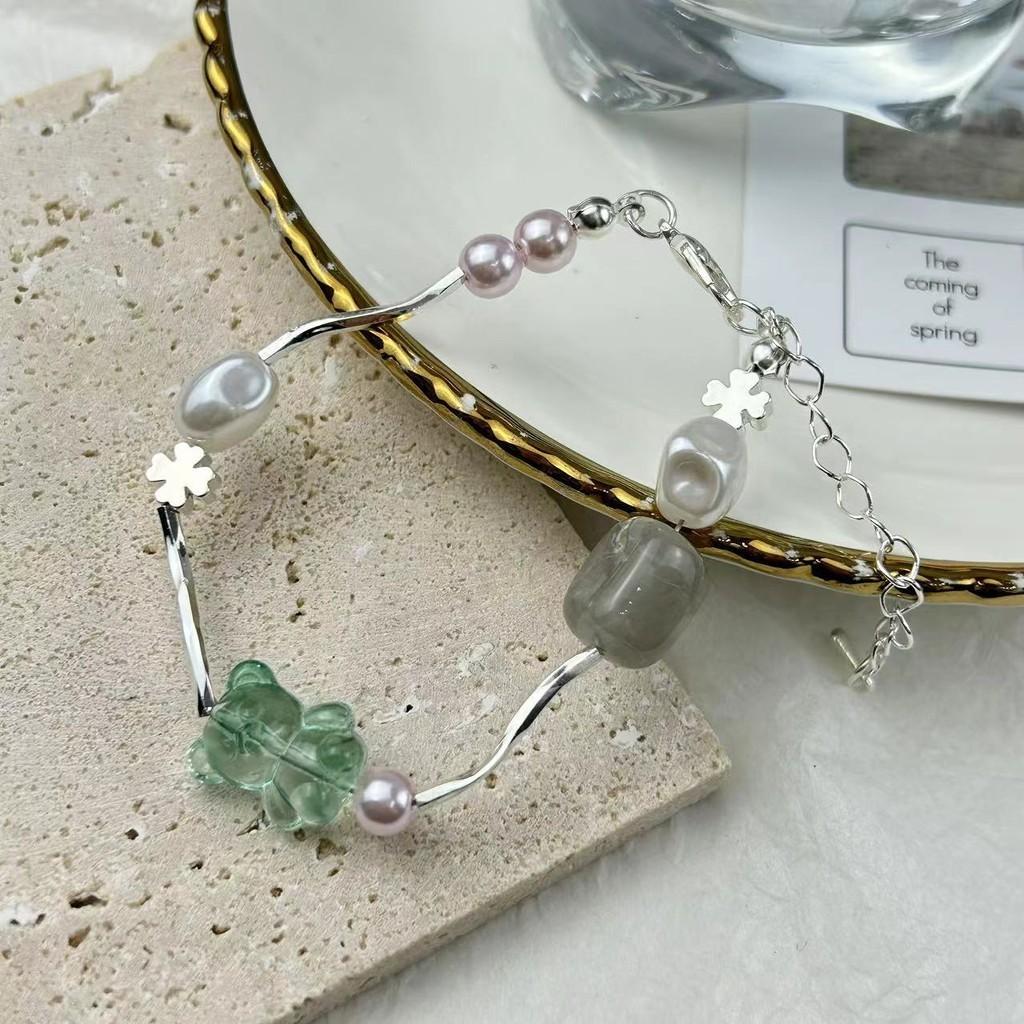 Alloy Stylish Heart Bracelet For Women Modern Highend Fashion Hand Ornament