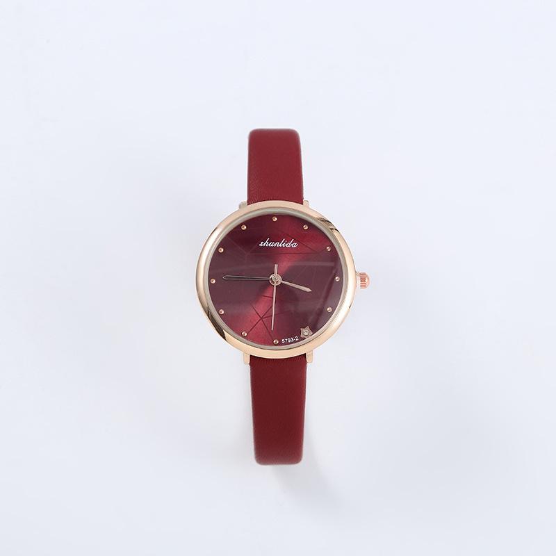 Simple Fresh Belt Ladies Watch Geometric Pattern Fashion Quartz Watch Student Watch красный