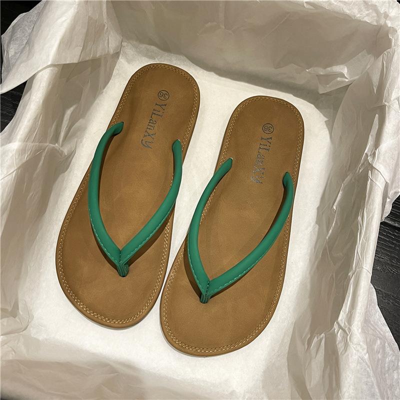 New Flip-flops Women Summer Wear Internet Celebrity Beach Toe Slippers Women Simple Classic Women Flat Cool Slippers