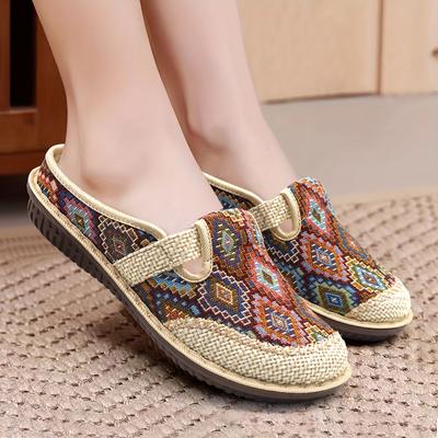 Geometrische Slip-On Sneaker mit Komfortsohle