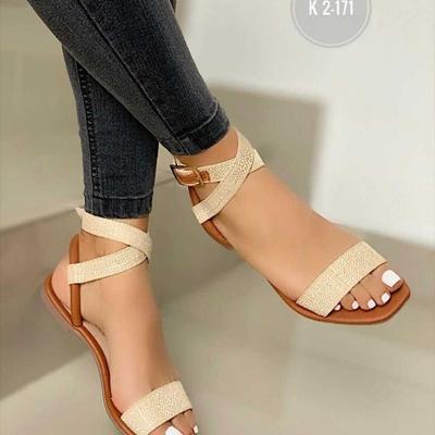 Amazons Neue Sommer-Flachsandalen mit Plus-Riemen für Damen