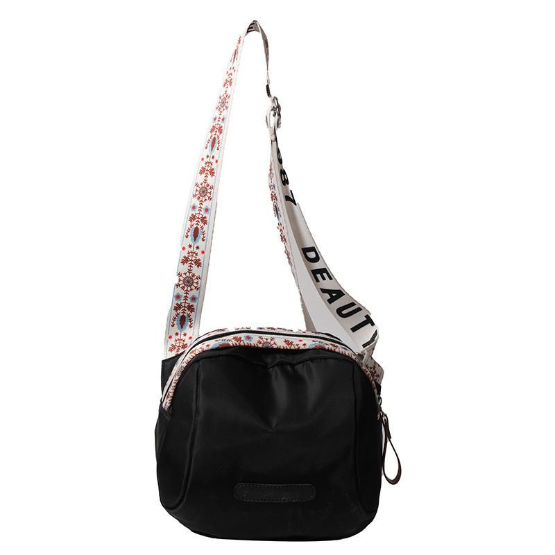 Fashionable Large Capacity Crossbody Bag Street Style Spring 2024 Shoulder Bag