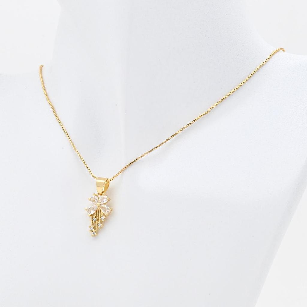 European Light Luxury Sunflower Zirconia Pendant Necklace for Women