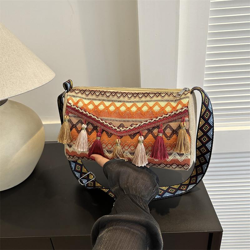 Ethnic Style Large Capacity Shoulder Bag 2023 New Bag Female Niche Fashion Tote Bag Casual Simple Crossbody Bag Street Trend
