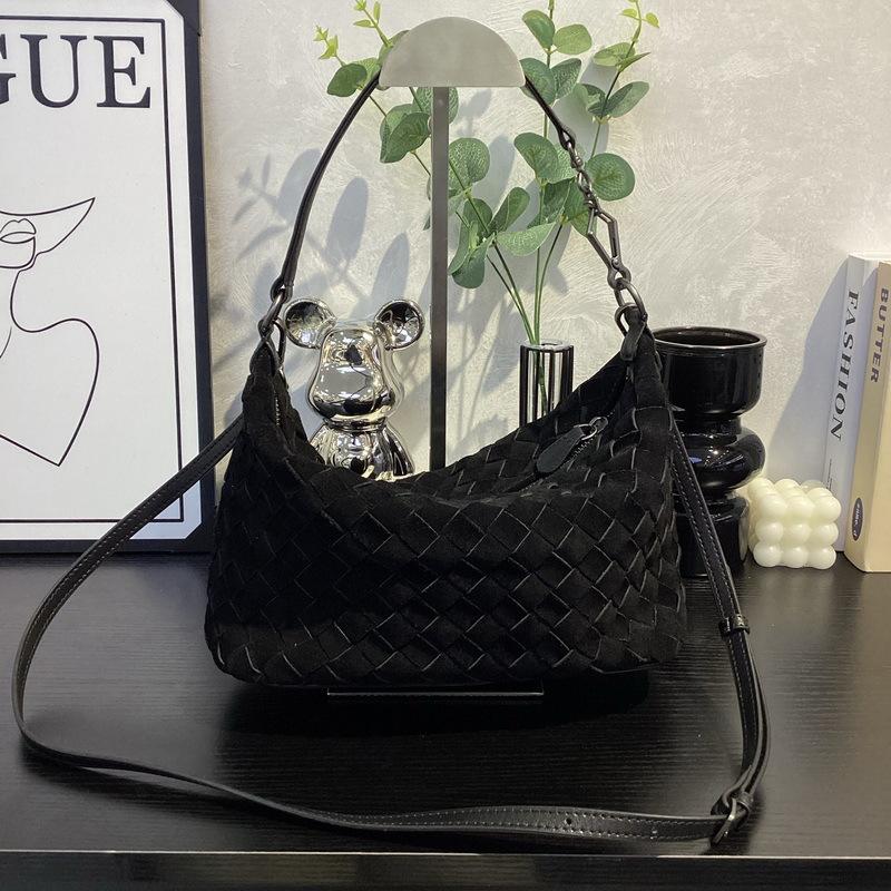 

2025 И Новый Стиль Заклепки Декорация Ручной Вязки Сумка для Собаки Модная Сумка через Плечо с Кисточками Одинарная Кожаная Ручка Сумка Дно 25x18x13cm чёрный