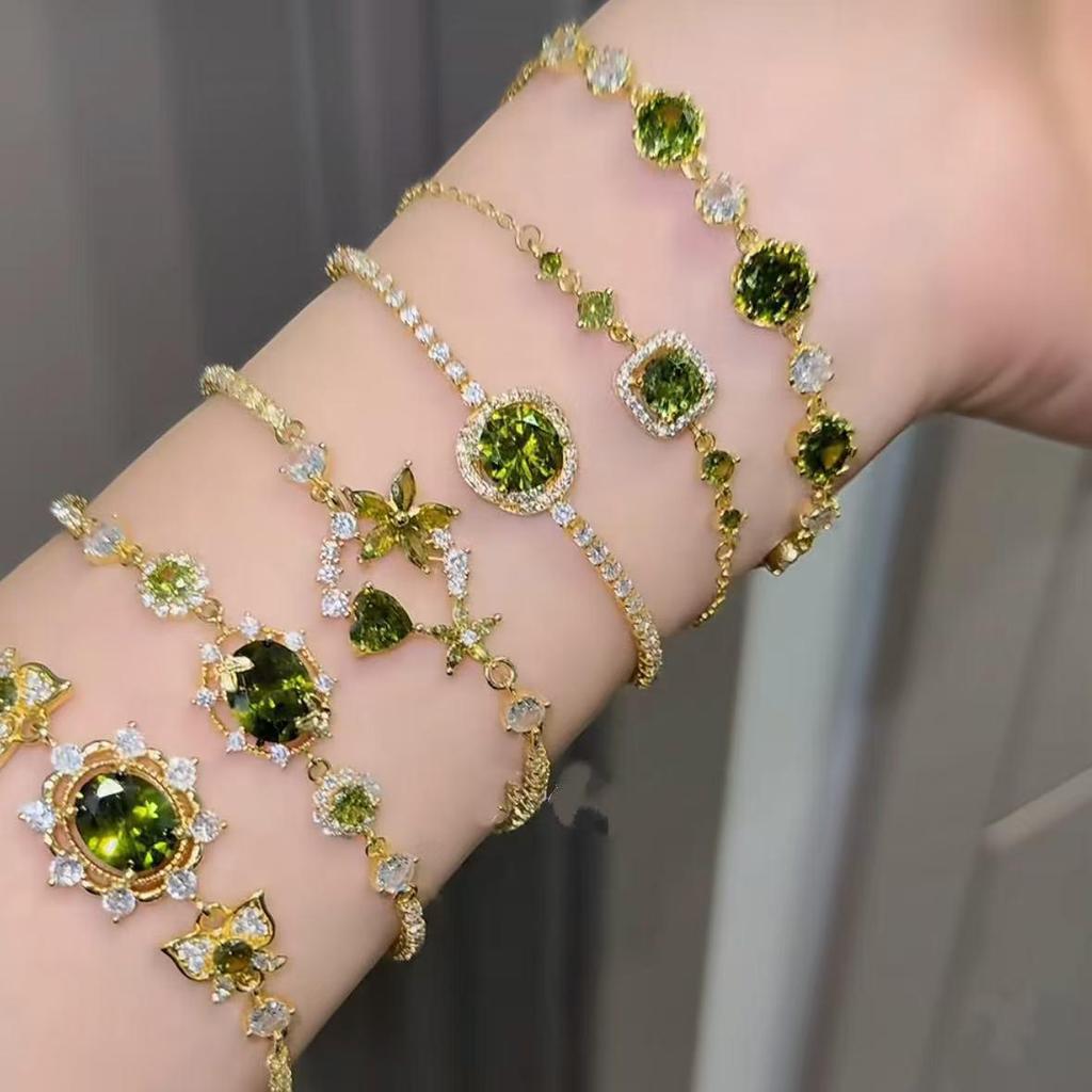 Elegante Bracciale a Pendente Fiore Geometrico in Zirconia Francese – Gioiello da Mano Lussuoso e alla Moda per Donne