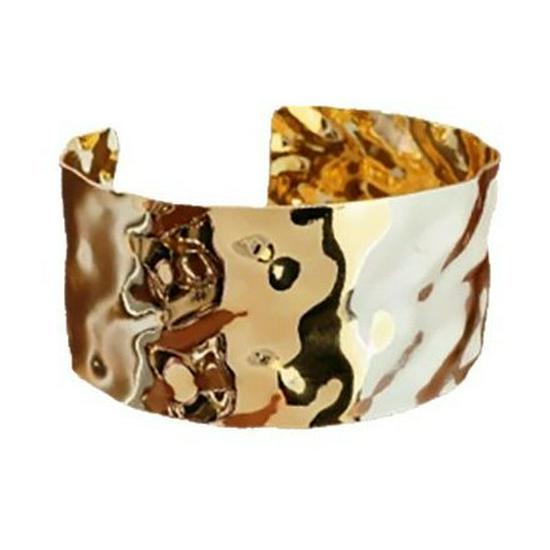 European & American Pleated Metal Bangle: Elegant Cold-Style Bracelet with High-End Luxury Design