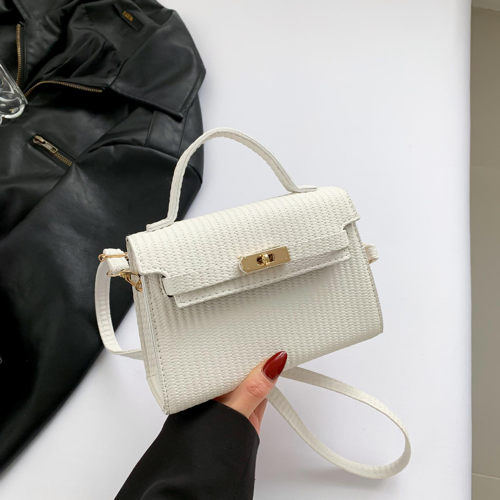 

Персонализированная модная маленькая квадратная сумка, модная женская сумка 2024 года, зимняя новая нишевая дизайнерская однотонная косая сумка через плечо белый