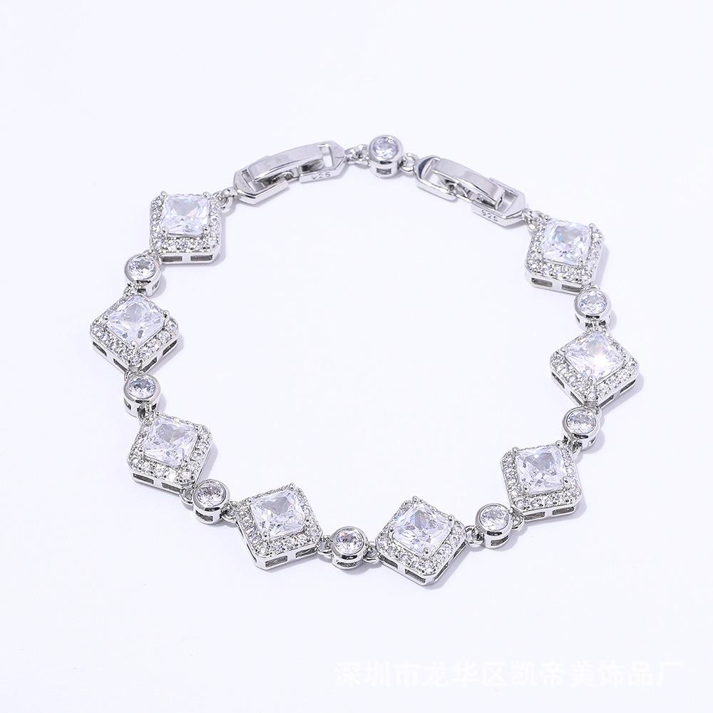 Pulseira Geométrica Quadrilateral de Zircônia com Temperamento Simples Joia de Mão Banho de Ouro em Latão
