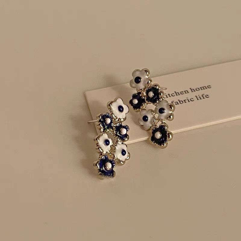 Spring/Summer Pearl Studs: High-End 925 Silver Cute Earrings for Women