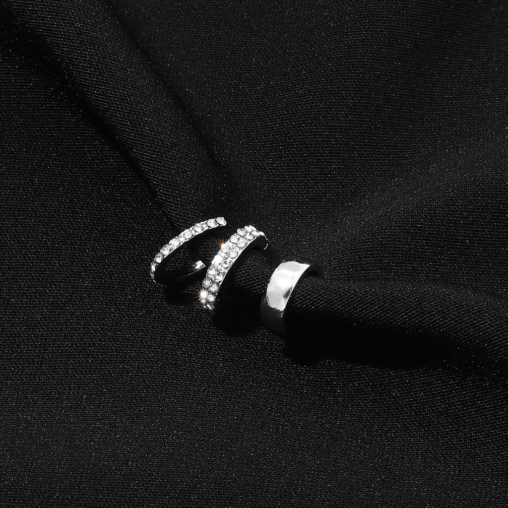 Einfache C-förmige verstellbare Ohrclip-Ohrringe für Damen im koreanischen Temperament. Keine Ohrpiercings. Ohrclip mit Diamanten. Kleine Ohrringe