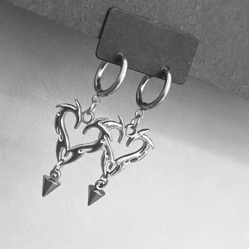 Gotische Y2K Silberfarbene Edelstahl Hohl-Herz Feuer Hängeohrringe für Damen Rock Punk Alternative Schmuck Geschenke