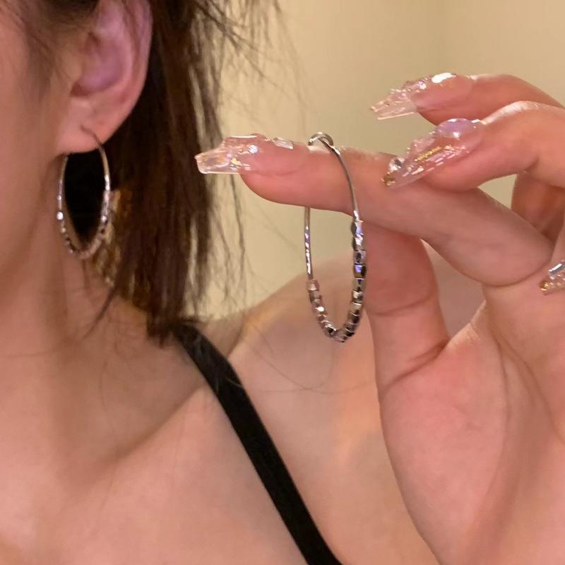 New trendy personality broken silver big circle earrings women, exaggerated earrings design sense Internet celebrity temperament earrings