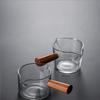 Glasmessbecher mit Holzgriff, kleines Glasmilchkännchen, japanischer Espresso- plus Milchbecher mit spitzer Tülle, kleines Milchkännchen mit Skala