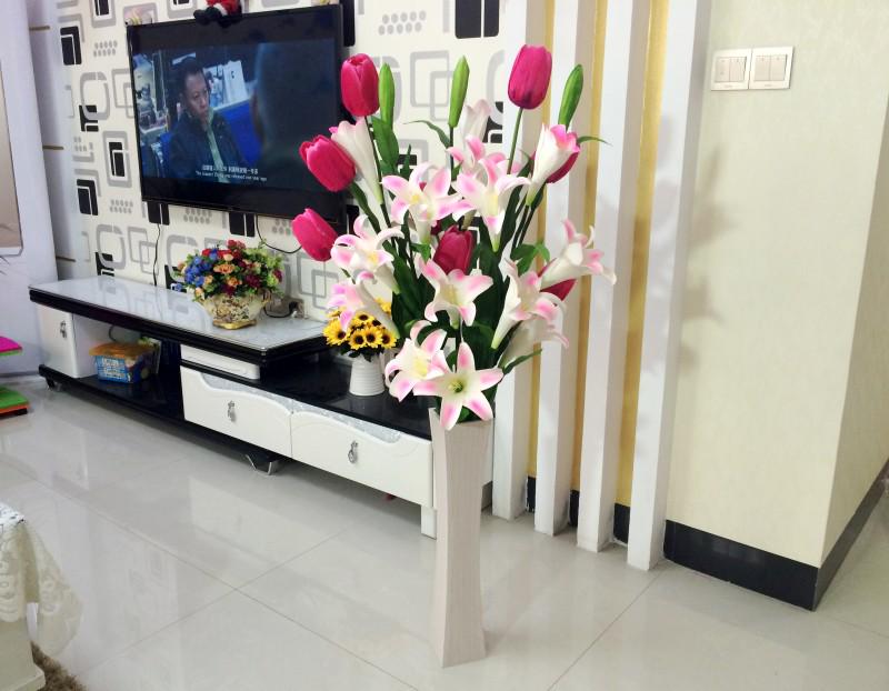 Künstlicher Hochzweig-Lilienstrauß: Seiden- & PU-Tulpen für Wohnzimmer-Bodendekoration