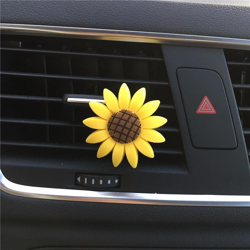 Vehicle Air Conditioning Outlet  Sun Flower Fragrance Water Clip  Solid Paste Storage Clip  Aromathe