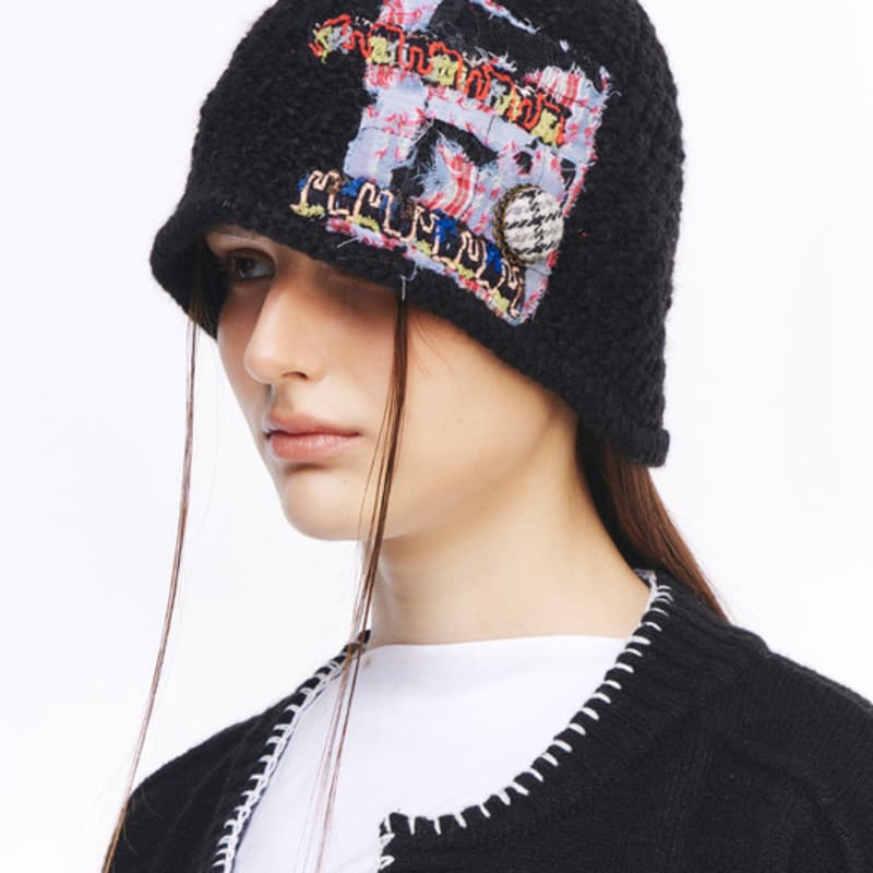 

САМАЯ ЛУЧШАЯ Вязаная шапка-бини с нашивкой Черная FREE