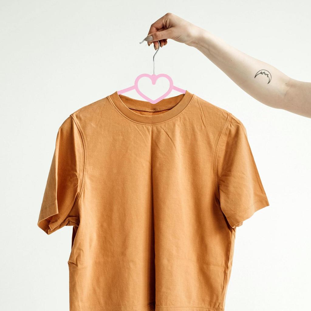 NUOLUX 20-Pack Pink Heart-Shaped Plastic Clothes Hangers with Non-Slip Grips - Perfect for Laundry, Clothes Organization, and Indoor/Outdoor Use. Suit