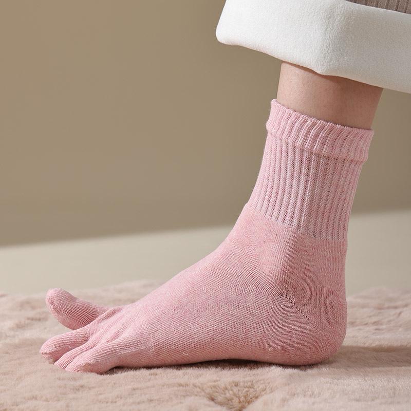 Women's Winter Anti-Odor Five-Toe Mid-Tube Socks - Thick, Warm, Sweat-Absorbent Cotton Terry.