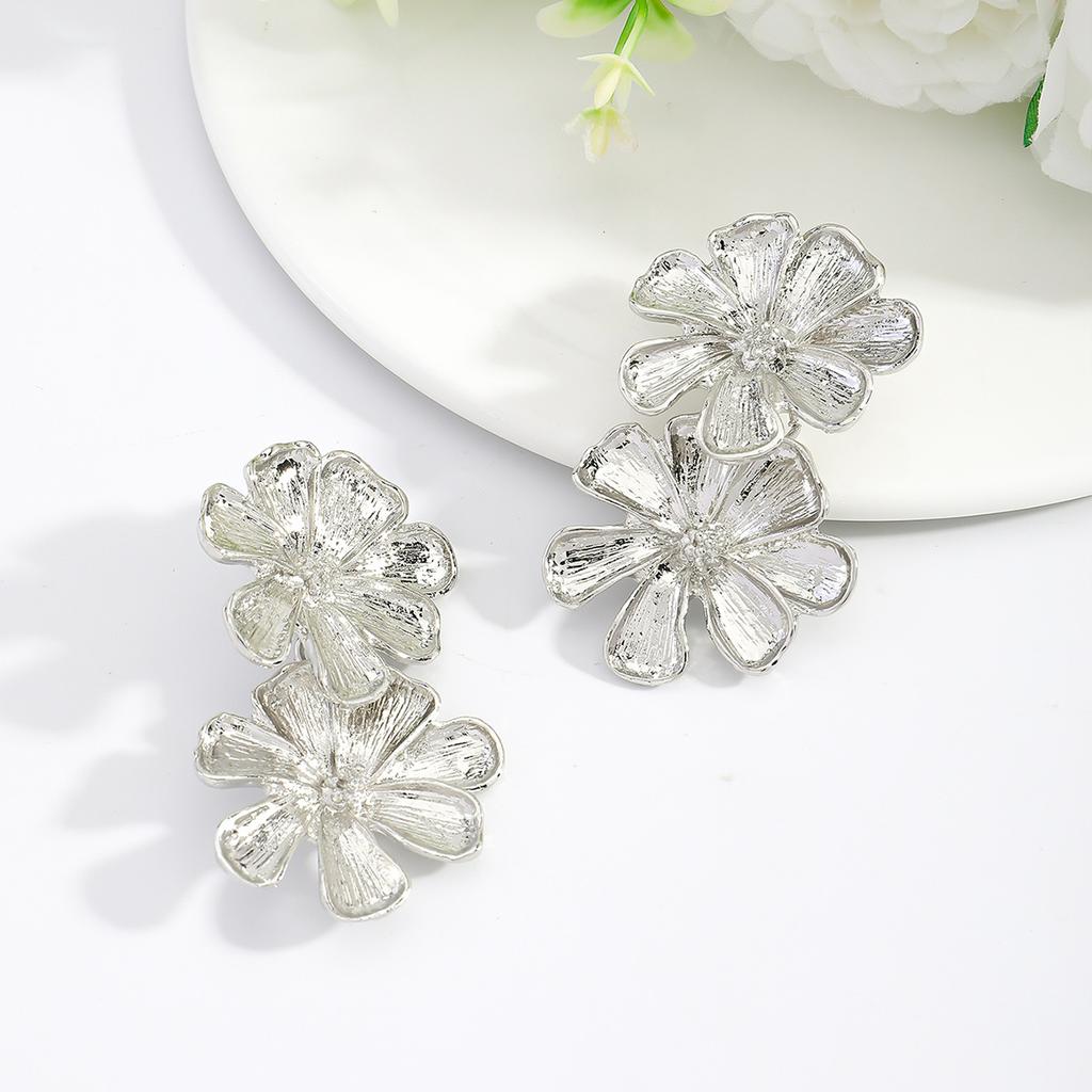 New Simple Flower Earrings Stylish Versatile Flower Stud Earrings Irregular Daily Petal Folded Earrings