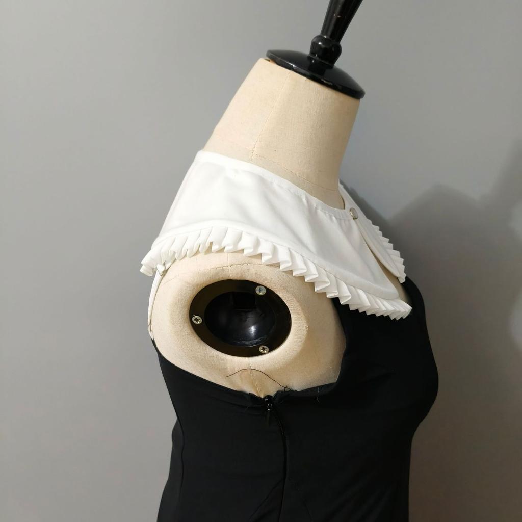 Weißer ungefütterter Schalkragen aus Baumwolltuch, dekorativer Kragen aus plissierter Spitze, spitzer Kragen