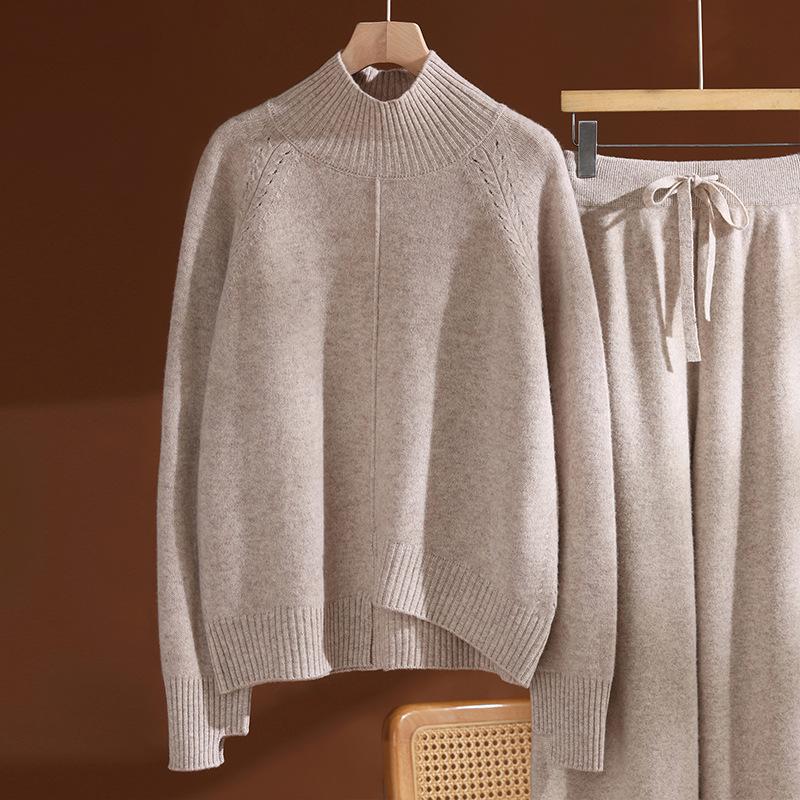 2025 A/W Wool Knitwear: Center Line, Irregular High Neck, Raglan Sleeves, Wool Base Layer.