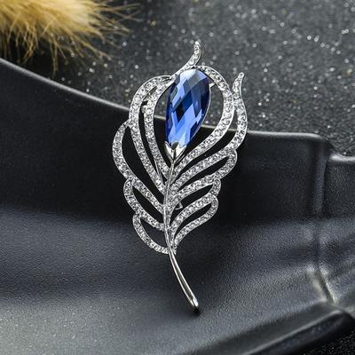 Spilla a forma di piuma di pavone cava lucida strass in acciaio inossidabile squisita resistente al colore borsa di lusso