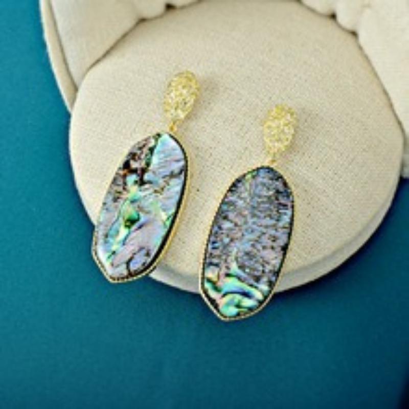 Trendy Accessories, Oval Pendant Earrings, Exquisite Shell Earrings, and High-end Earrings