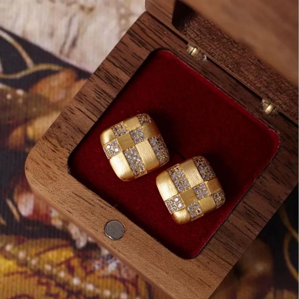 

Elegant Italian Bubu Diamond Square Wave Earrings Gold Checkerboard New Chinese Ear Clips