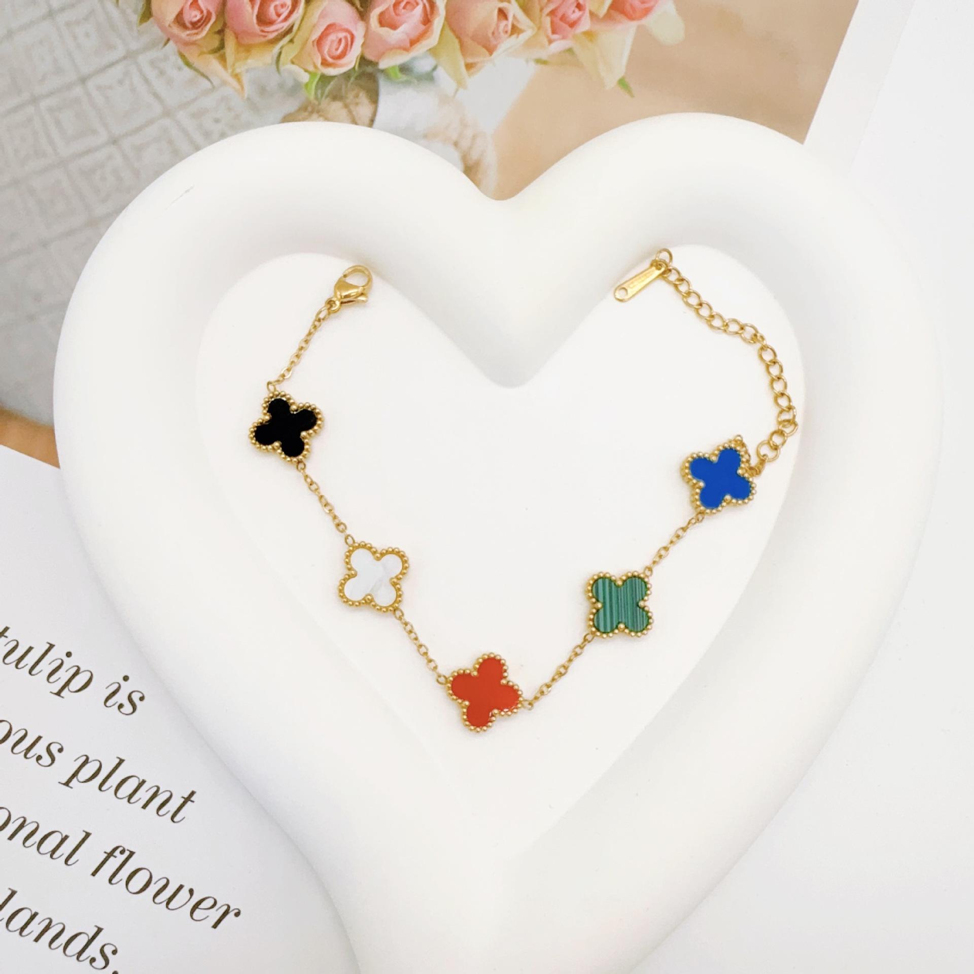 

Браслет из нержавеющей стали с клевером и невыцветающими титановыми стальными ювелирными изделиями высшего качества