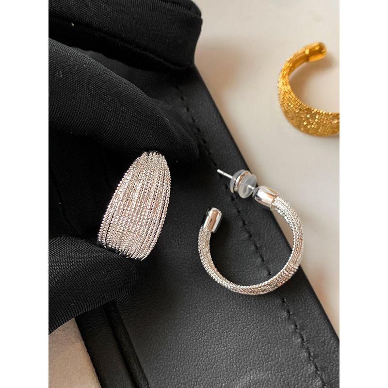 European and American C-Shaped Metal Silver Braided Brushed Earrings for Women, Niche Design, High-End Ear Studs, 2026 New Style